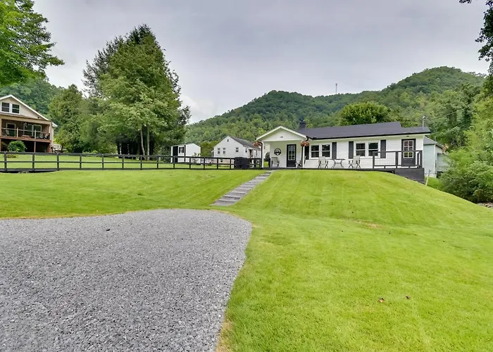 Mullens Home - Close To Hatfield-Mccoy Trailhead!