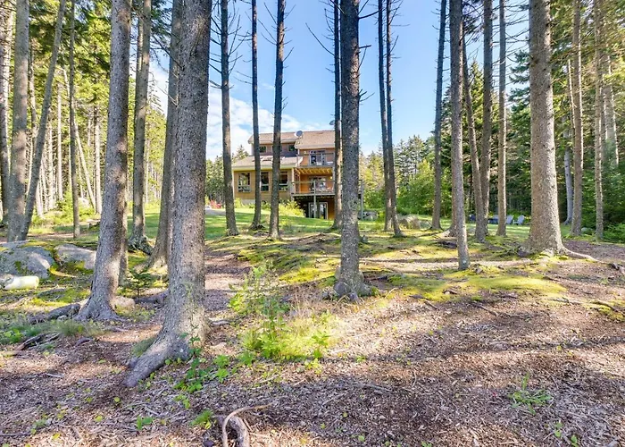 Waterfront Deer Isle Retreat W/ Fire Pit!