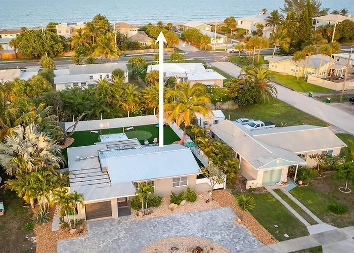 Steps To Beach! Putting Green, Game Room!