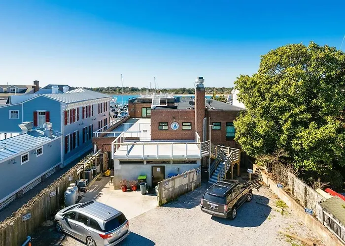 Why Knot Getaway...Rooftop With Waterview! Unit D