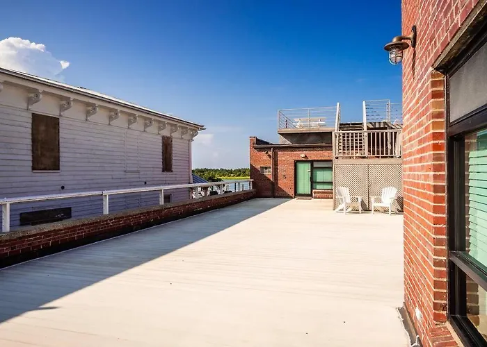 Why Knot Getaway…Rooftop With Waterview! Unit E
