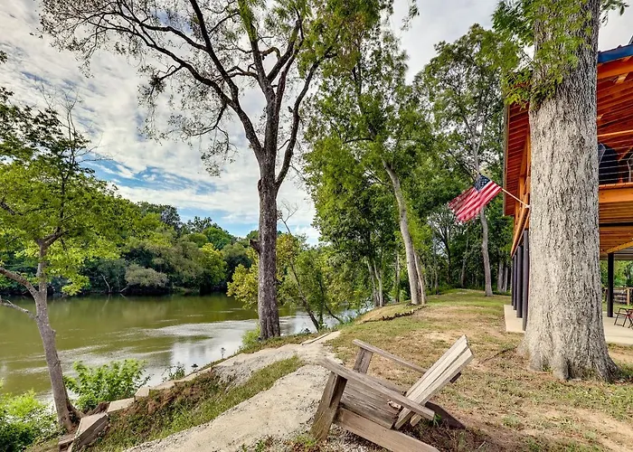 Modern, Riverfront Family House W/ Balcony & Grill