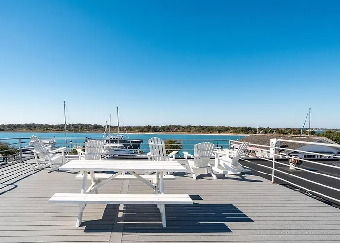 Why Knot Getaway…Rooftop With Waterview! Unit E