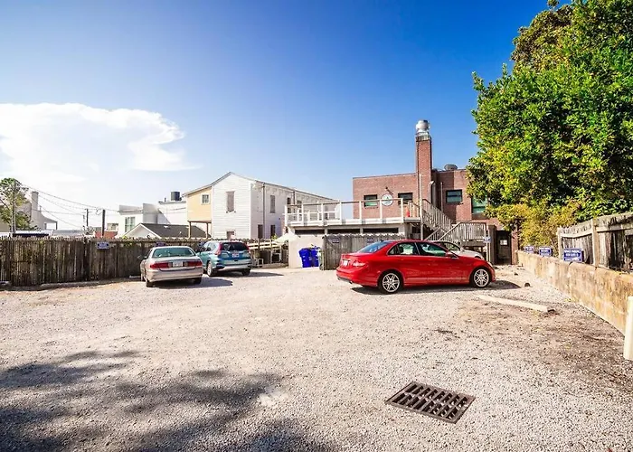 Why Knot Getaway…Rooftop With Waterview! Unit E