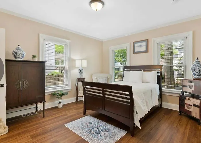 Beautiful Studio Apartment In Historic House