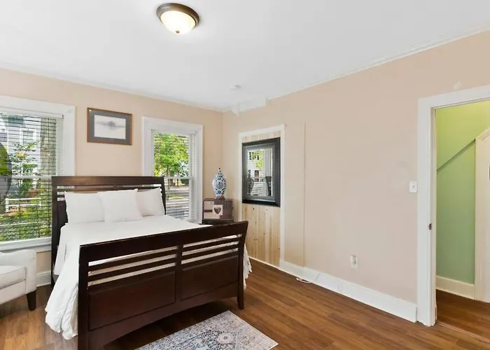 Beautiful Studio Apartment In Historic House