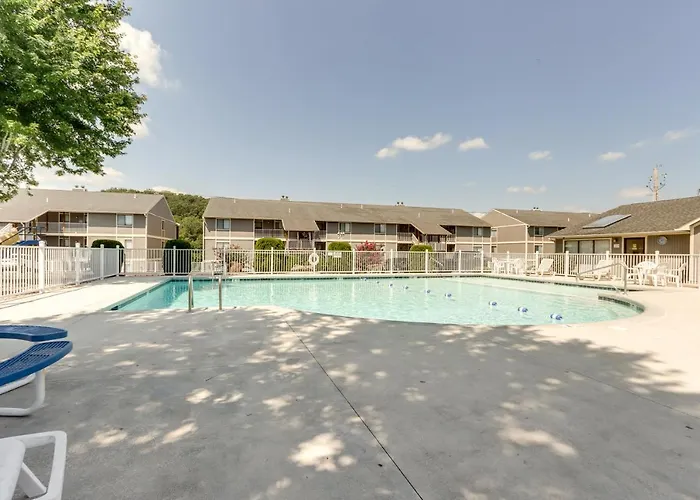 Walk To Pool + Lake: Cozy Osage Beach Condo