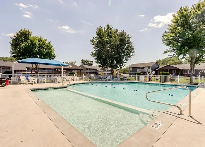Walk To Pool + Lake: Cozy Osage Beach Condo