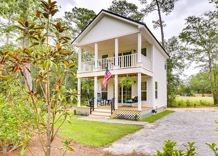 Cozy Cottage: Minutes To Downtown Southport!