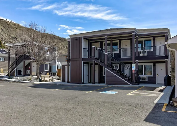 Roosevelt Hotel & Cabins - Yellowstone