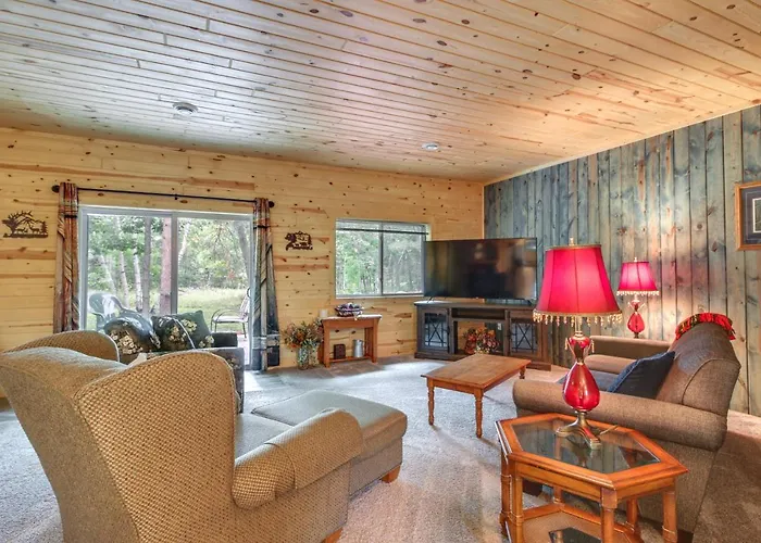 Pequot Lakes Vacation Rental W/ Patio & Fire Pit