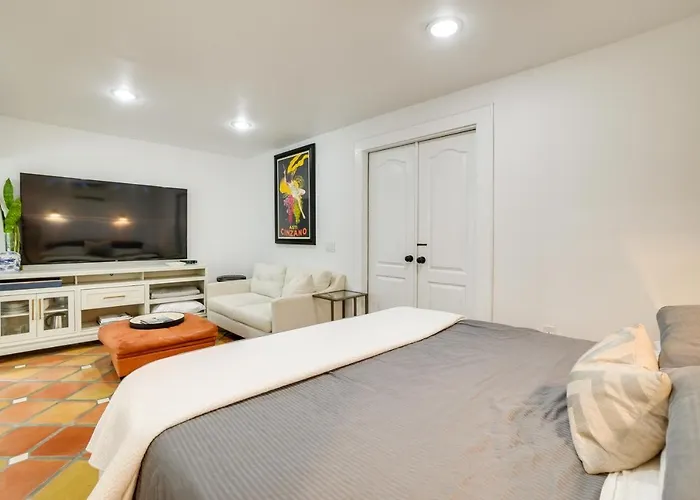 South Tampa Studio In Desirable Historic District!