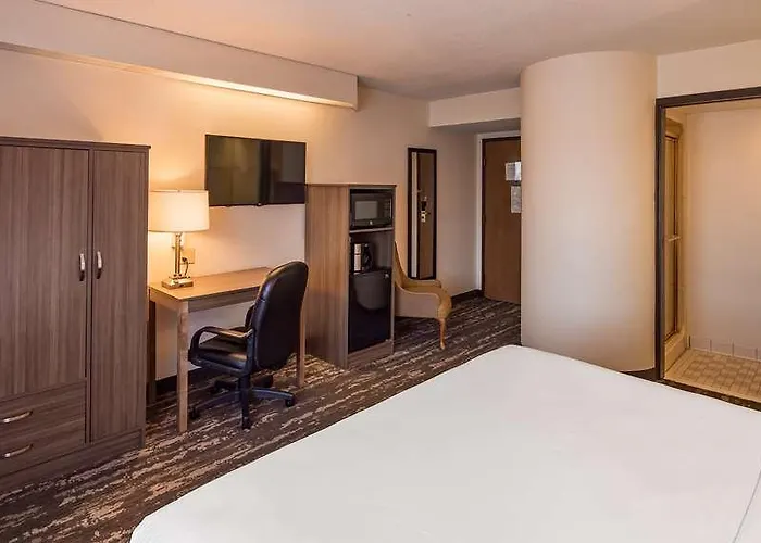Charlevoix Inn & Suites Surestay Collection By Best Western