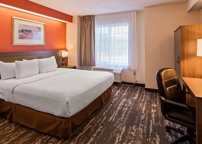 Charlevoix Inn & Suites Surestay Collection By Best Western