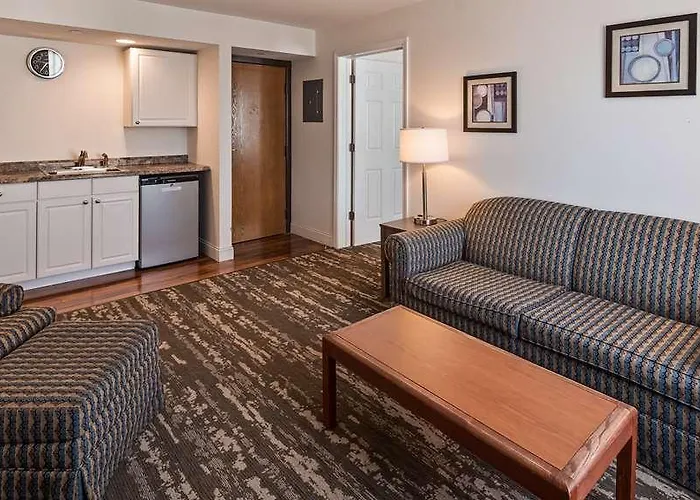 Charlevoix Inn & Suites Surestay Collection By Best Western