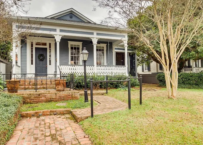 Comfy Central Natchez Hideaway: Walk To Dtwn!