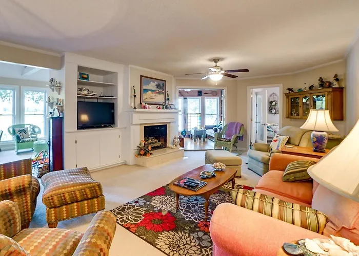 Pet-Friendly New Concord Vacation Rental On Lake!