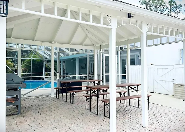 Luxury Jupiter Farm Getaway Heated Pool, Bbq, Game Shed, 1 Acre Yard!
