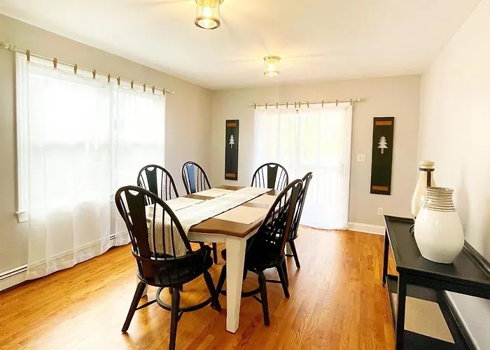 Modern Home Off I-95 Perfect For Families & Business Stay With Ample Parking