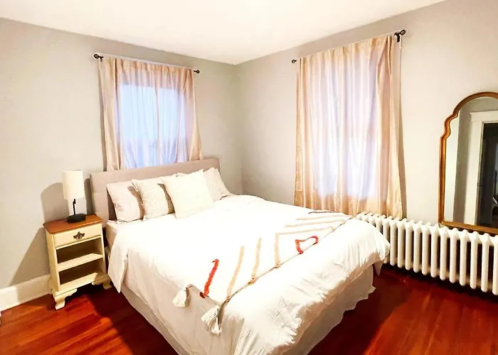 Modern Home Off I-95 Perfect For Families & Business Stay With Ample Parking