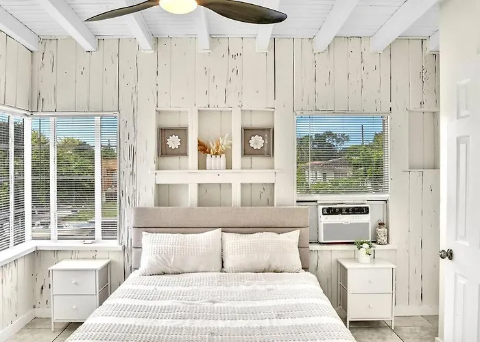 New Year And Holiday Charming Miami Riverfront Stay!