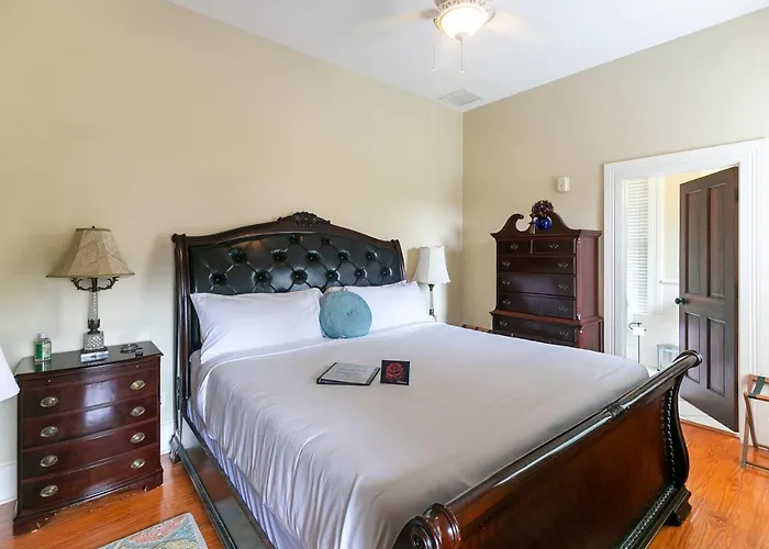 Stardust Room At The Camellia Rose Inn Downtown