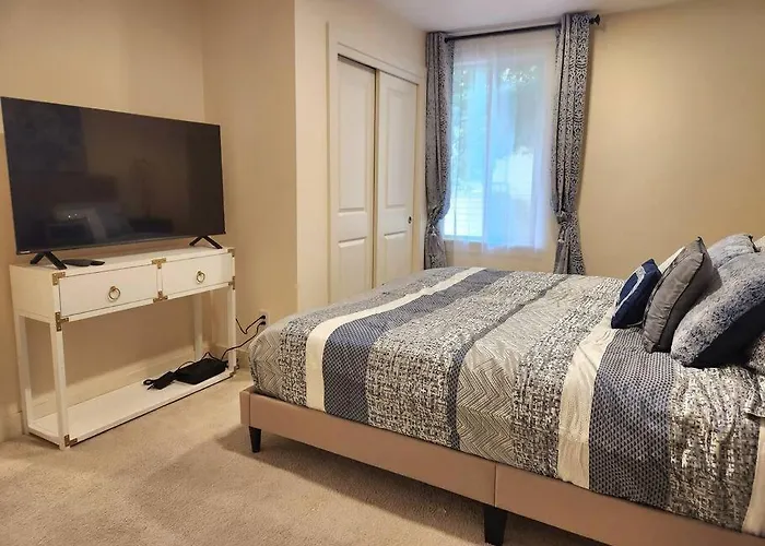 Cozy Contemporary 2Br With Sofa Bed In The Office