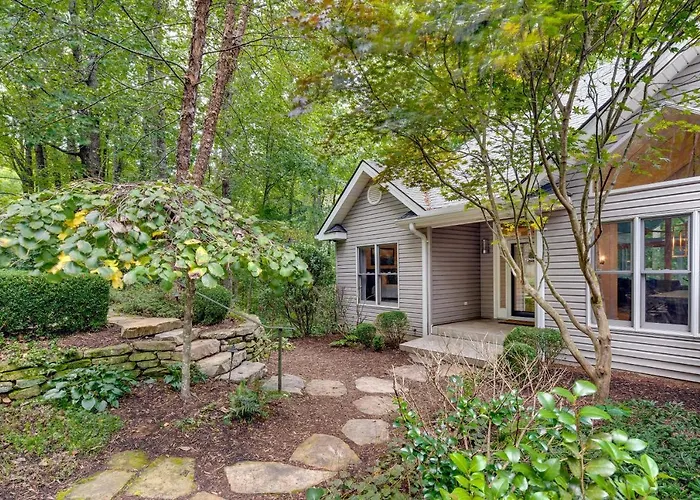 Blue Ridge Mountain Retreat: Deck & Sunroom!