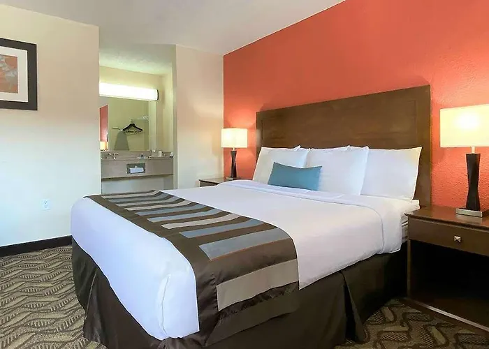 Super 8 By Wyndham Greensburg