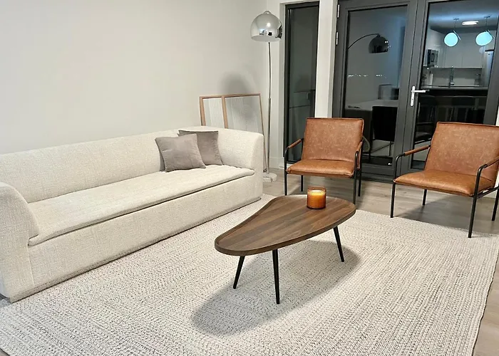 Modern 2 Bed Furnished Apartment In Quincy