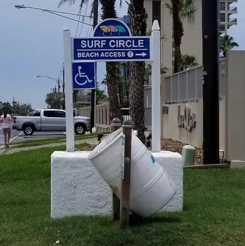 2 Bed 1 Bath Condo By Beach & Entertainment