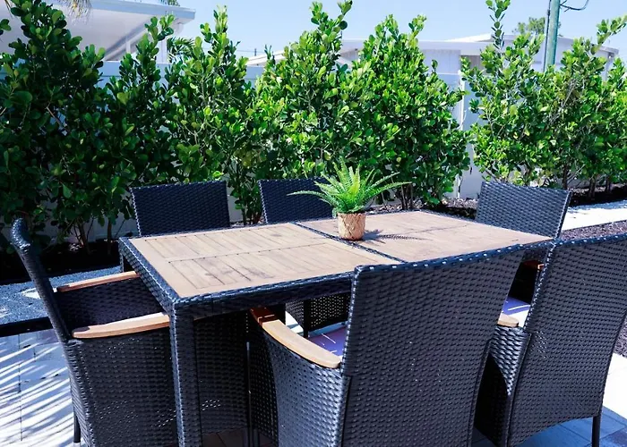 Stunning 2 Bedroom W/ Private Patio In Perfect Location