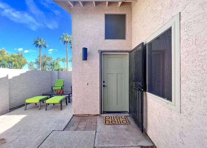 Serene Town Home In Chandler With Pool