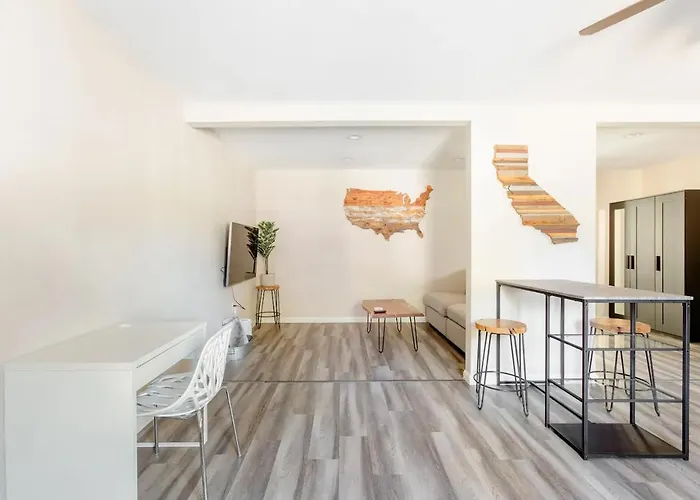 Beautiful Spacious Guest Home