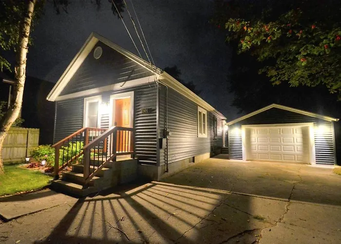 Riverfront Retreat! Water Front And Dog Friendly!