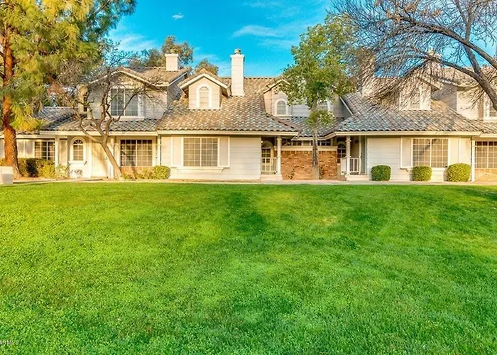 Cozy 3 Bedrooms Town Home In Chandler With Community Pool