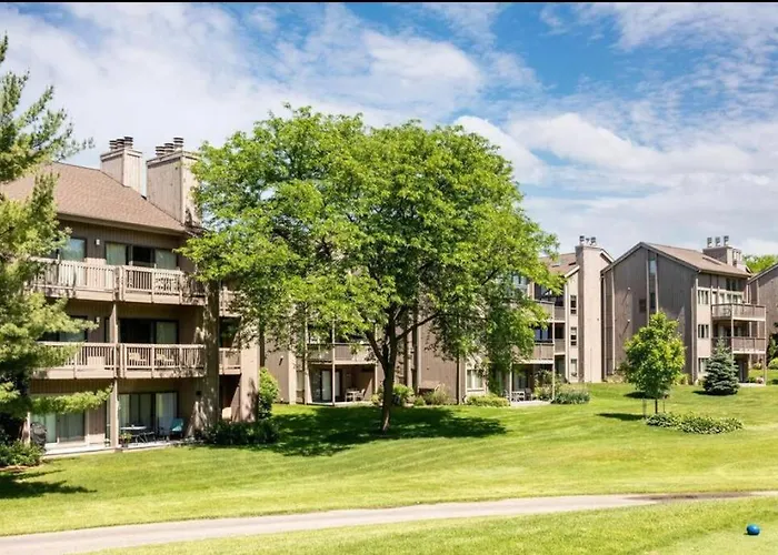 Modern Golfview Condo Near The Grand Traverse Bay