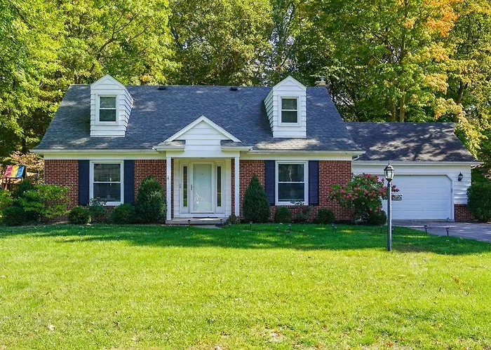 4Br/2.5Ba Home Boasting 2400Sqft And Eat-In Ktn