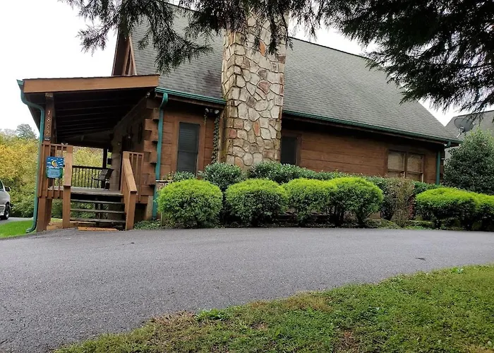 Story Brook: Beautiful True Log Cabin! Close To Dollywood, State Park, And More!