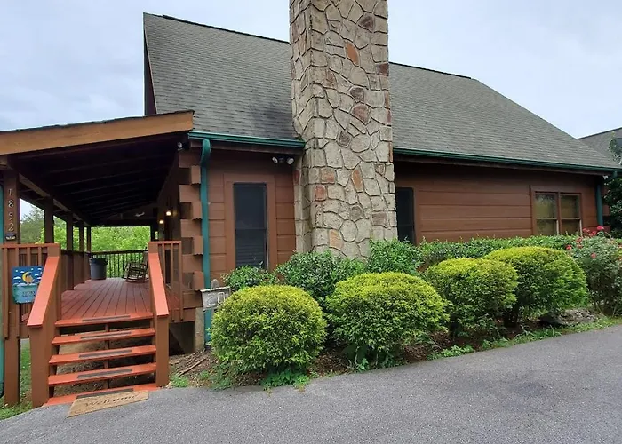 Story Brook: Beautiful True Log Cabin! Close To Dollywood, State Park, And More!