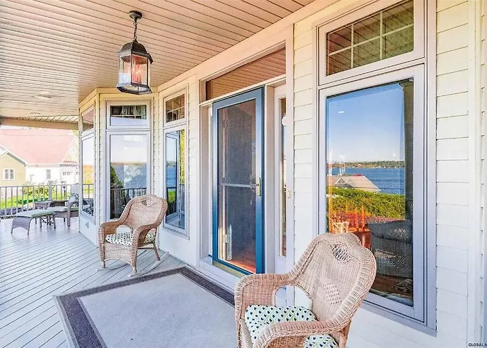 Artemis Lakehouse - Hot Tub, Lakefront & Racetrack