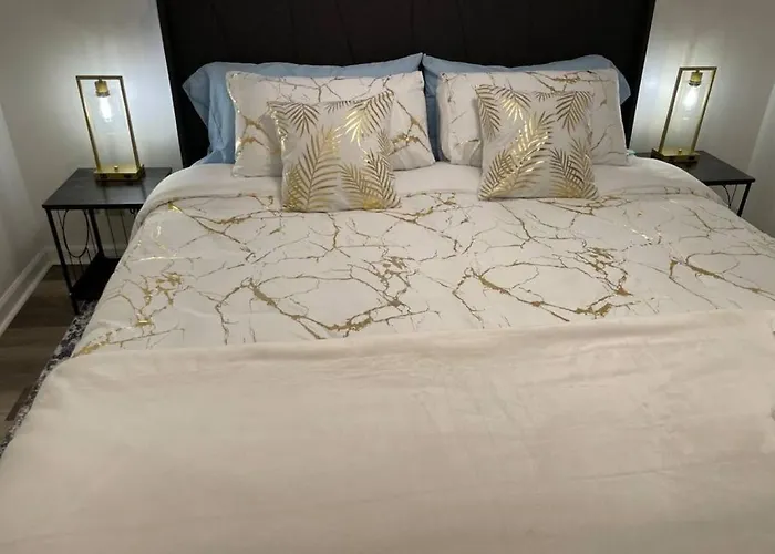 New King Beds 86 Inch Rokutv And Massage At The Comfort Haven
