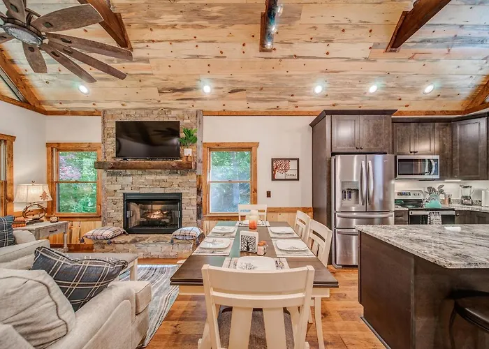 Brand New Build Luxury Mountain Chalet With Hot Tub, Pool, Game Room, Premium Features