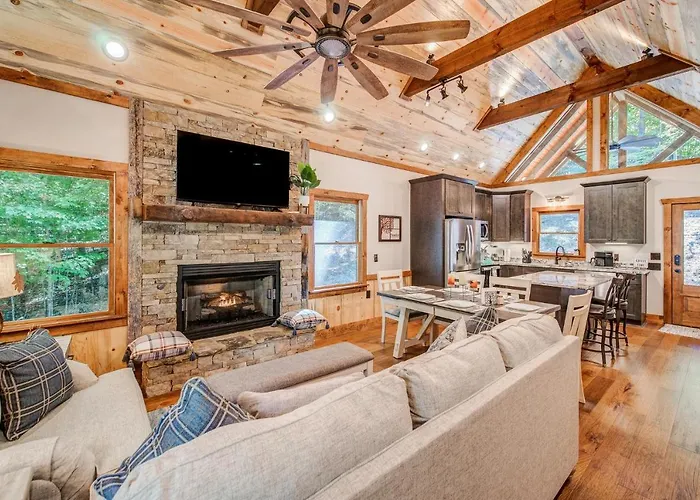 Brand New Build Luxury Mountain Chalet With Hot Tub, Pool, Game Room, Premium Features