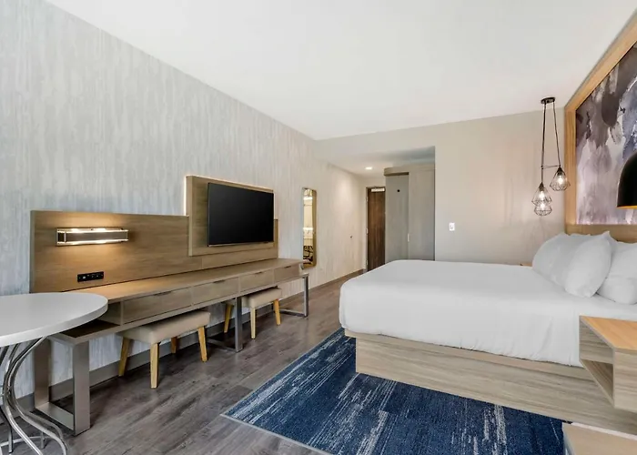 Best Western Plus Winter Haven Inn & Suites