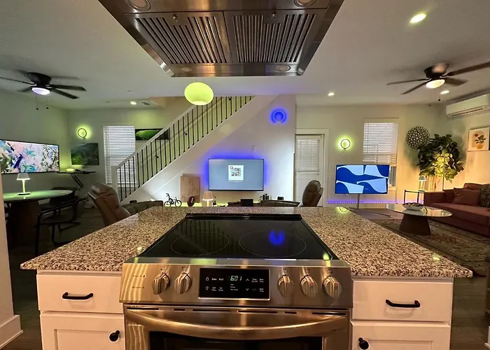 New Centennial Park Luxury Smart Home W Courtyard