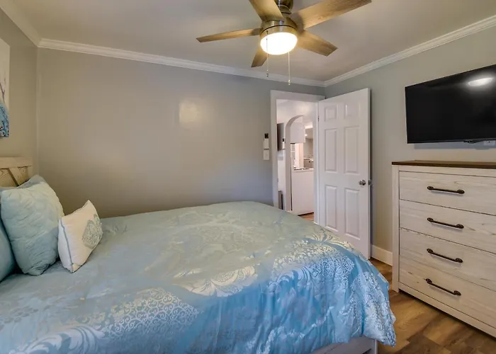 Walk To Beach: Hampton Home W/ Grill!