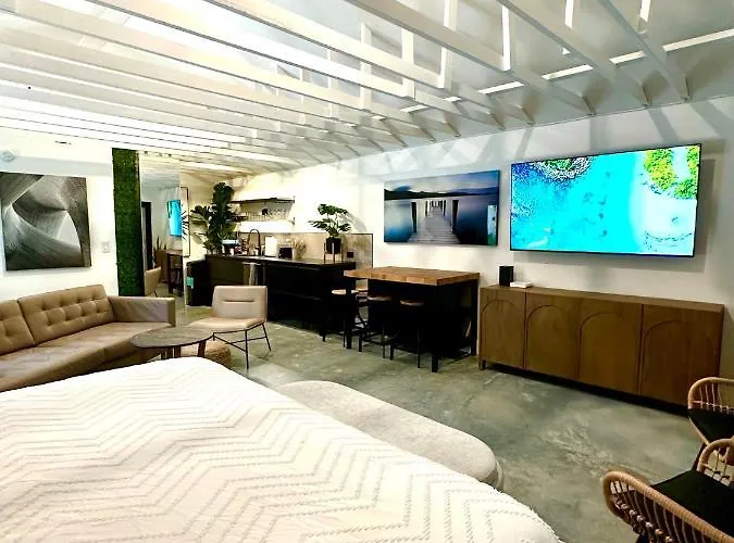 Zen.Modern.Hip “Studio 501” Beach,Scuba,Downtown