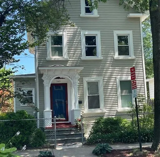 Historic Peaceful Apartment