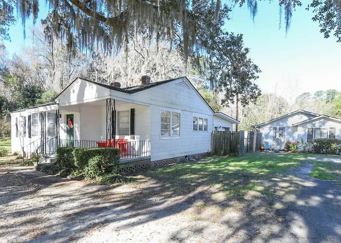 Summertime Home For 8, Fast Ev Chargerpets Fenced Yard